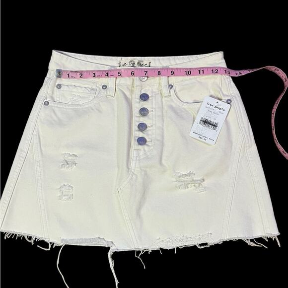 FREE PEOPLE NWT Worn White Short Ripped Button fly Jeans Skirt Size 25 - Picture 10 of 12